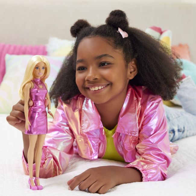 BARBIE PAPUSA BARBIE FASHIONISTAS BLONDA CU ROCHITA ROZ METALICA VIVMTHYT88