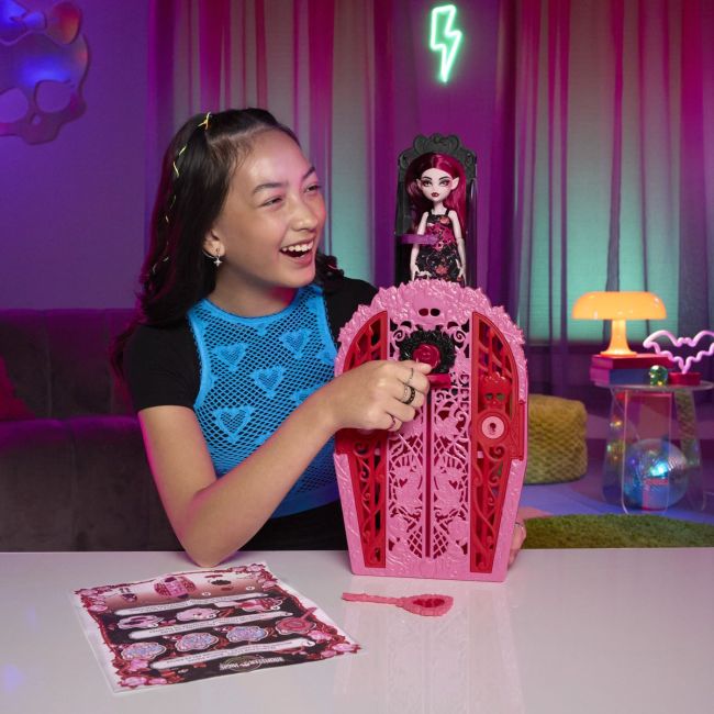 MONSTER HIGH GRADINA DE LA MIEZUL NOPTII PAPUSA DRACULAURA VIVMTHYT72