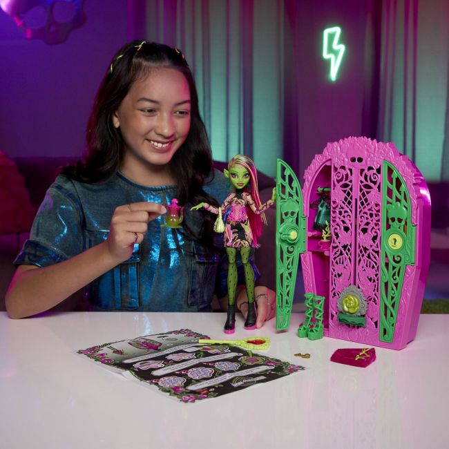 MONSTER HIGH GRADINA DE LA MIEZUL NOPTII PAPUSA VENUS MCFLYTRAP VIVMTHYT75