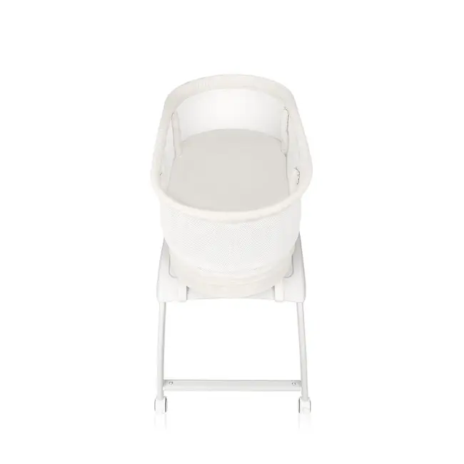 Patut balansoar, Lionelo, Coral, Cu landou ergonomic detasabil, Functie de balansare integrata, Functie de cantar, Sunete si cantece de leagan, Cu roti, Panou tactil sau telecomanda, 0-9 kg, EN 1130:2019+AC:2020,EN 16890:2017+A1:2021, Alb BYNLO-Coral_Whit