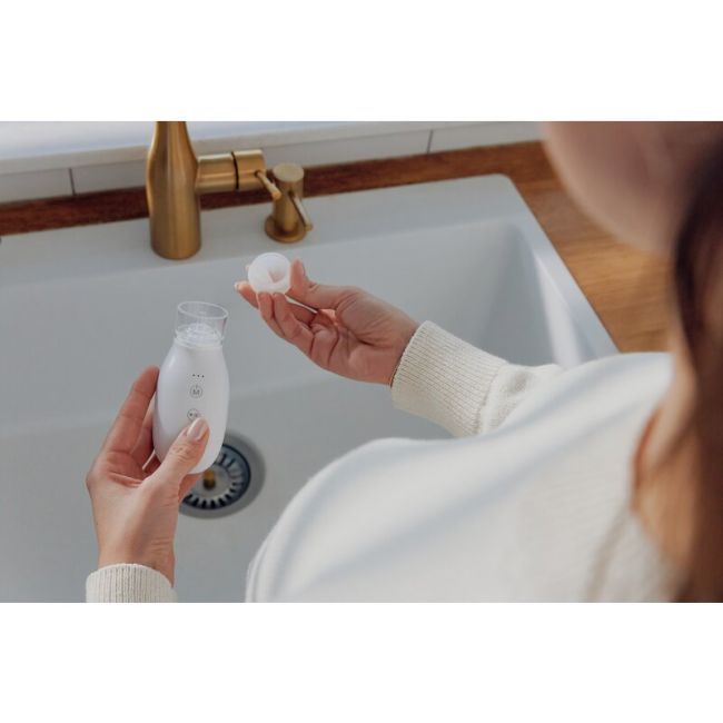 Aspirator nazal, Lionelo, Babyair, Cu forta de aspiratie reglabila in 3 trepte, Usor si portabil, Fara fir, Cu 2 varfuri din silicon, Silentios, 0 luni+, White BYNLOC-BABYAIR