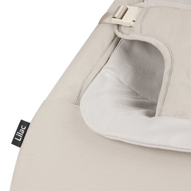 Fotoliu balansoar, Lionelo, Lilac, Cu arcada cu jucarii, Ergonomic, Reglare spatar in 3 pozitii, Pernuta moale invelita in tesatura de bambus, Pliabil, 0-6 luni, Bej BYNLO-LILAC_BEIGE_SAND