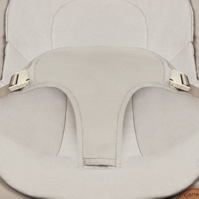 Fotoliu balansoar, Lionelo, Lilac, Cu arcada cu jucarii, Ergonomic, Reglare spatar in 3 pozitii, Pernuta moale invelita in tesatura de bambus, Pliabil, 0-6 luni, Bej BYNLO-LILAC_BEIGE_SAND