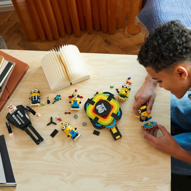 LEGO DESPICABLE ME4 GRU SI MINIONII DIN CARAMIZI 75582 VIVLEGO75582