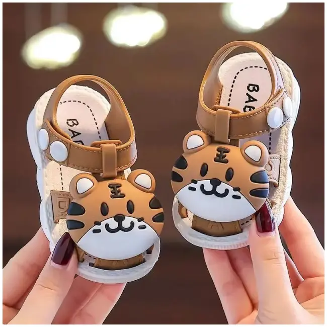 Sandalute maro pentru baietei - tigrisor mbtui04