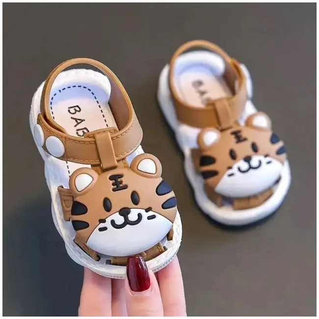 Sandalute maro pentru baietei - tigrisor mbtui04