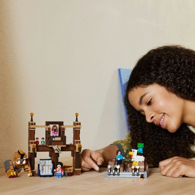 LEGO MINECRAFT RING DE LUPTA LA CONACUL DIN PADURE 21272 VIVLEGO21272