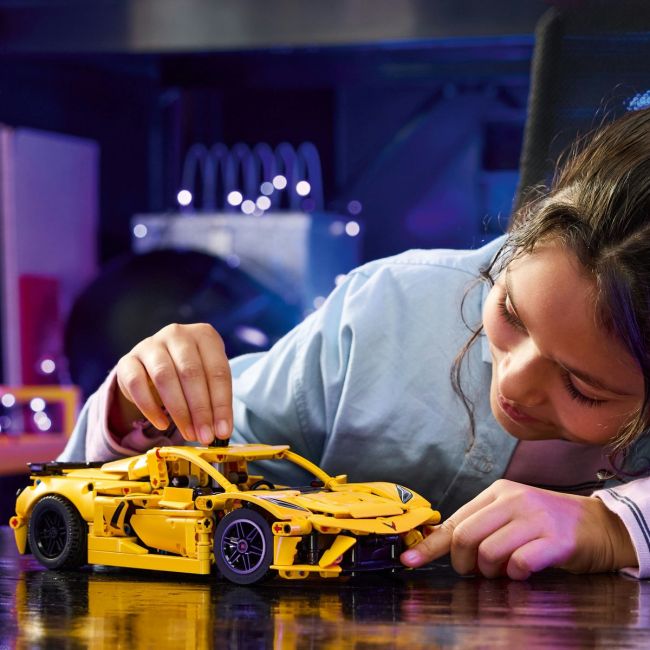 LEGO TECHNIC CHEVROLET CORVETTE STINGRAY 42205 VIVLEGO42205