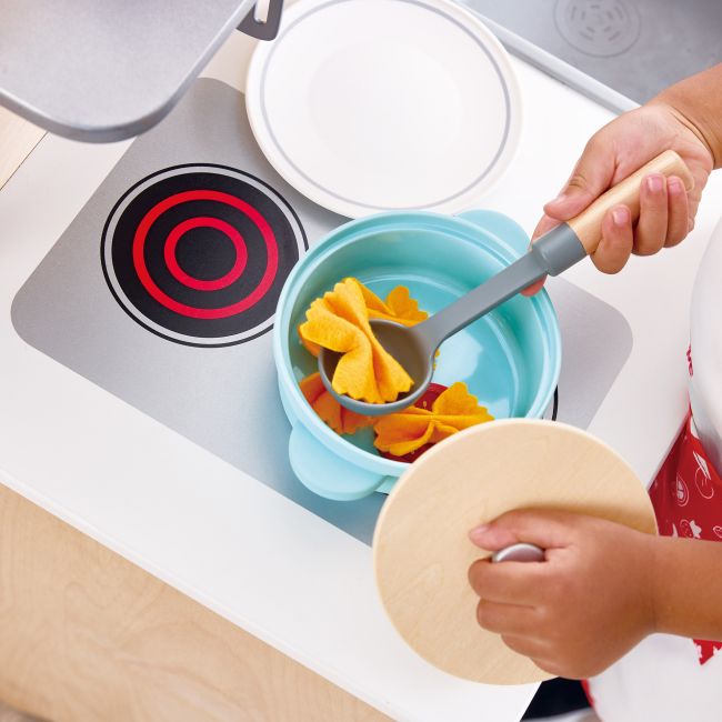 Jucarie - Set de joaca micutul Chef pentru gatit si servire (21 piese)