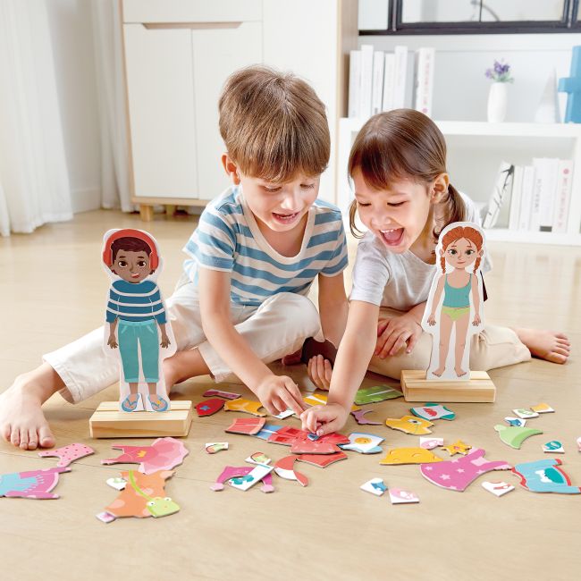 Puzzle magnetic de imbracare (68 piese)