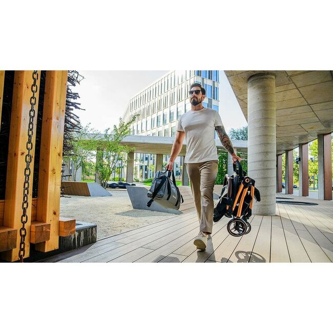 Carucior sport, Lionelo, Ingrid, Capotina impermeabila cu filtru UPF50+, Pana la 22 Kg, Spatar reglabil in 3 pozitii, Include suport pahar si plasa de tantari, Sistem pentru pliere automata, 6 luni+, Negru BYNLO-INGRID_BLACK_ONYX