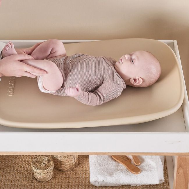 Saltea de infasat, Nattou, Softy, Moale, Utilizabil si fara husa, Design ergonomic, Spuma PU, 70x50x10 cm, Fara BPA, 0 luni+, Beige BYN145060