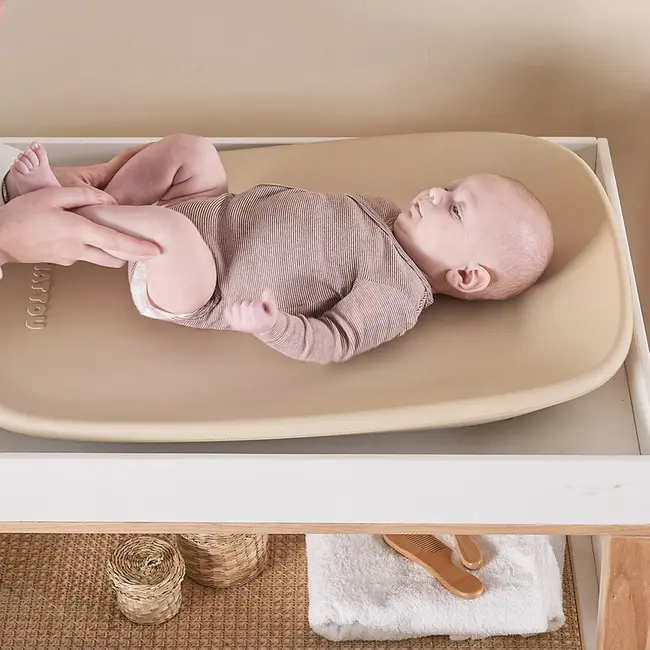 Saltea de infasat, Nattou, Softy, Moale, Utilizabil si fara husa, Design ergonomic, Spuma PU, 70x50x10 cm, Fara BPA, 0 luni+, Beige BYN145060