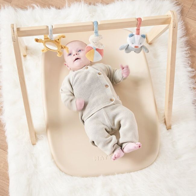 Saltea de infasat, Nattou, Softy, Moale, Utilizabil si fara husa, Design ergonomic, Spuma PU, 70x50x10 cm, Fara BPA, 0 luni+, Beige BYN145060