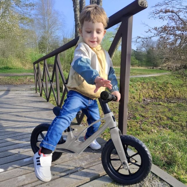 Bicicleta fara pedale, cadru magneziu, roti eva, kidwell vito - gri edeedirobivit03a0