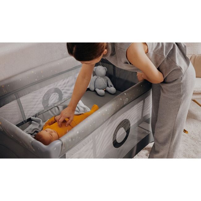 Patut pliant, Lionelo, Stefi Plus, Cu doua nivele, Cu intrare laterala cu fermoar, 2 roti, 120 x 60 cm, Conform cu standardul european de securitate EN 716, Bej BYNLO-STEFI_PLUS_BEIGE_CAPPUCCINO