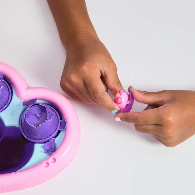 HATCHIMALS ALIVE NEON RAINBOW SET PETRECERE LA PISCINA VIV6072786