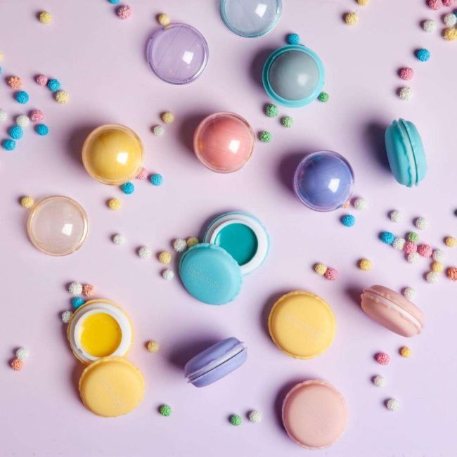 Balsam de buze cu aroma de marshmallow Candy Egg IDC Institute 30133M, 10 g