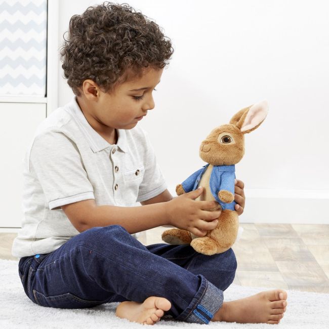 Jucarie vorbitoare din plus Peter Rabbit, 30 cm