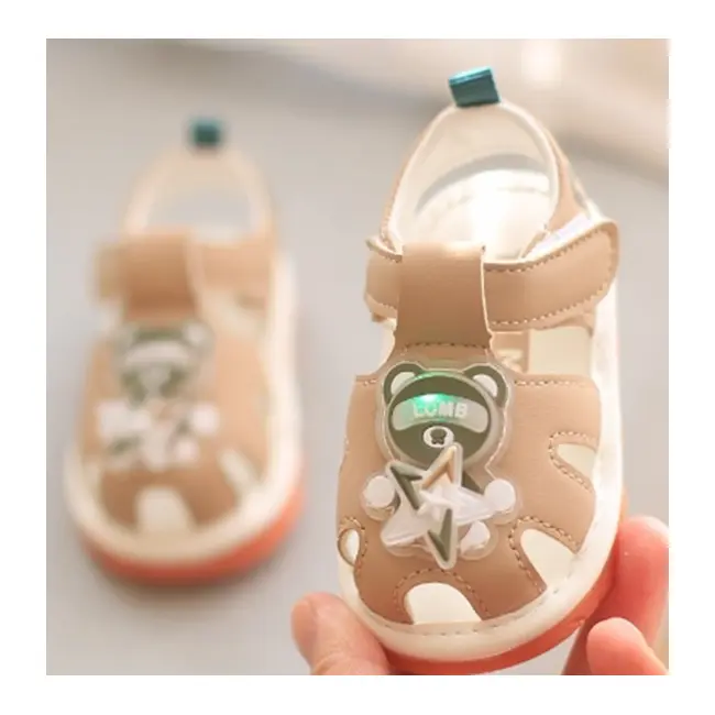 Sandalute crem cu piuitoare - ursulet cu led md2025su09-1-sa46