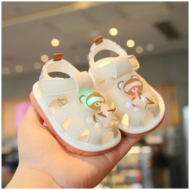 Sandalute ivoire cu piuitoare - ursulet cu led mb2025su09-2-sa46