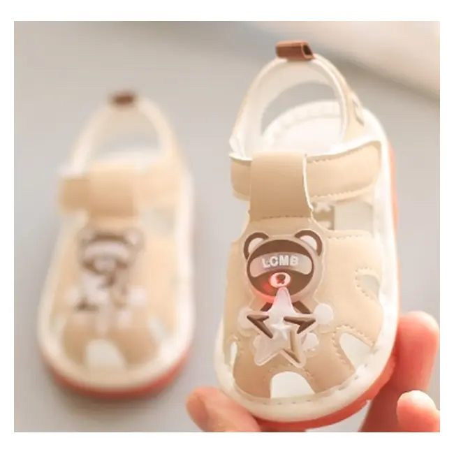 Sandalute ivoire cu piuitoare - ursulet cu led mb2025su09-2-sa46