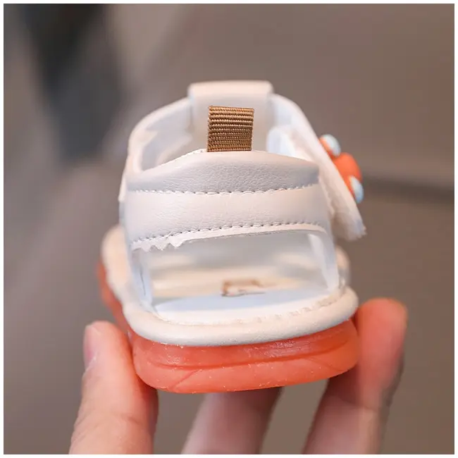 Sandalute ivoire cu piuitoare - ursulet lc md2025su08-3-s1