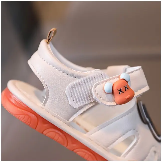 Sandalute ivoire cu piuitoare - ursulet lc md2025su08-3-s1