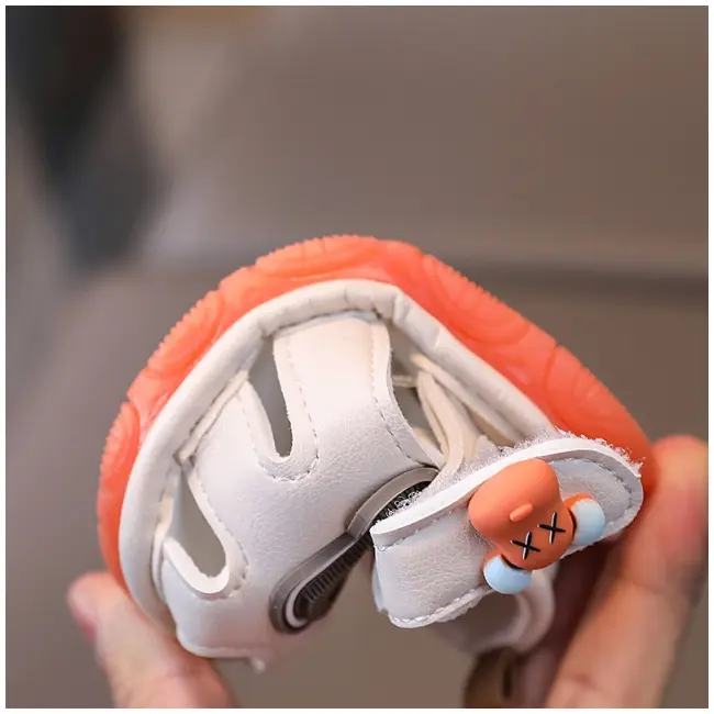 Sandalute ivoire cu piuitoare - ursulet lc md2025su08-3-s1