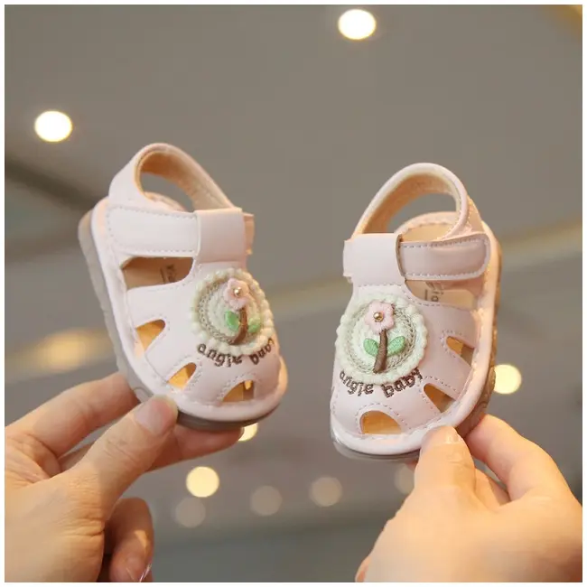 Sandalute roz pudra cu piuitoare - floricica crosetata mb2025su03-1-c