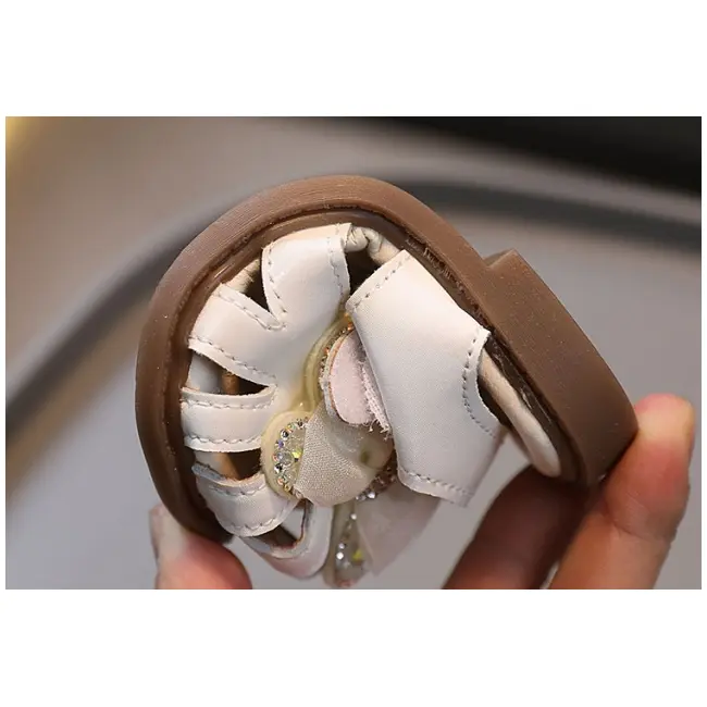 Sandale albe pentru fetite cu fluturas cu strasuri mb2025su50-1-de10