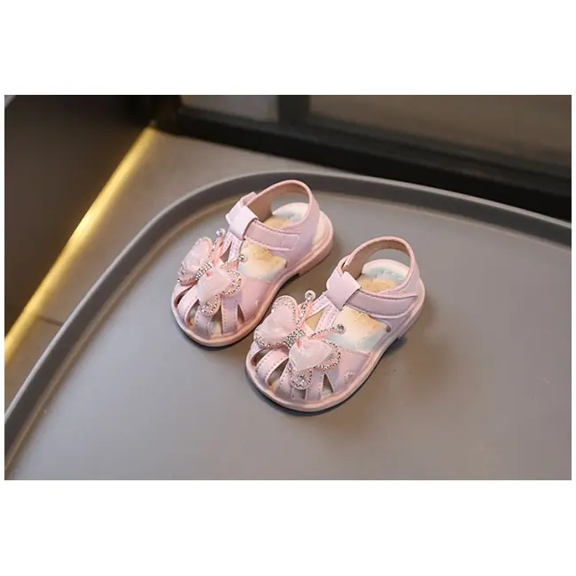 Sandale roz pentru fetite cu fluturas cu strasuri md2025su50-2-de10