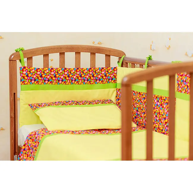 Protectie jumatate patut 60 x 120 cm Maruntei rosii cu banda verde fond galben KDE35NBMRG