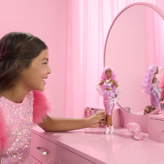 BARBIE DELUXE STYLE PAPUSA BARBIE CU PAR MOV VIVMTHYV25