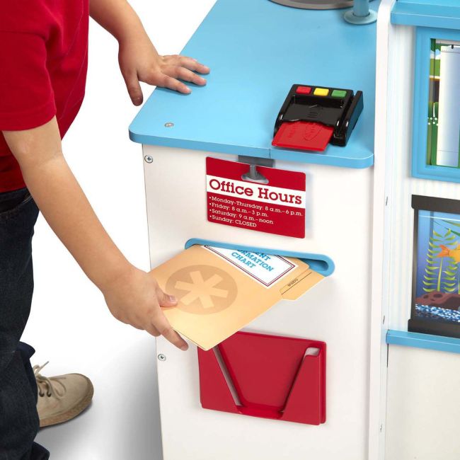 Centru de joaca din lemn la doctor - melissa & doug - okemd31800