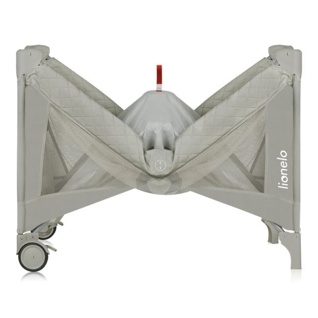 Patut pliant, Lionelo, Flower, Cu doua nivele, Cu arcada, Geanta transport, Masuta de infasat, Bara cu jucarii, Fereastra laterala, 120x60 cm, Conform cu standardele europeane de securitate EN 716 si EN12221, Cappuccino BYNLO-FLOWER_CAPPUCCINO