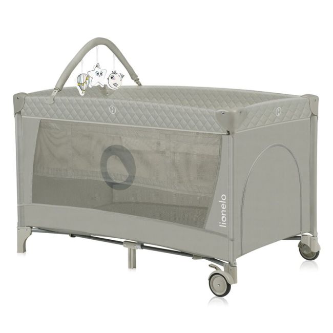 Patut pliant, Lionelo, Flower, Cu doua nivele, Cu arcada, Geanta transport, Masuta de infasat, Bara cu jucarii, Fereastra laterala, 120x60 cm, Conform cu standardele europeane de securitate EN 716 si EN12221, Cappuccino BYNLO-FLOWER_CAPPUCCINO