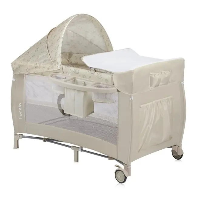 Patut pliant, Lionelo, Sven Plus, 120x60 cm, Cu doua nivele, Cu arcada jucarii, masuta de infasat, vibratii, melodii, conform cu standardele europeane de securitate EN716 si EN12221, Bej Latte BYNLO-SVEN_PLUS_BEIGE_LATTE