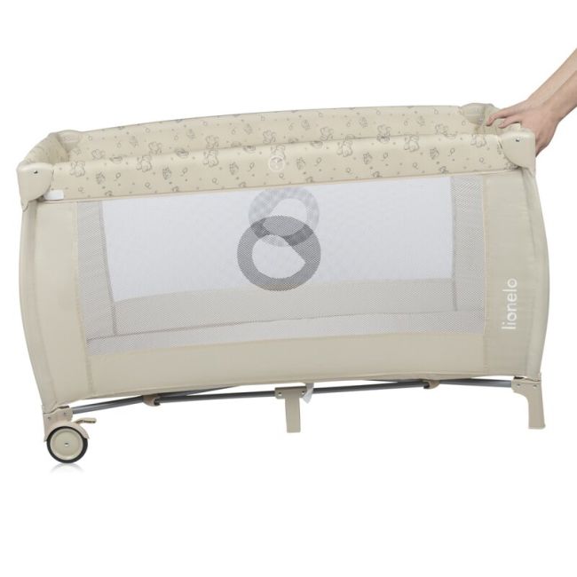 Patut pliant, Lionelo, Sven Plus, 120x60 cm, Cu doua nivele, Cu arcada jucarii, masuta de infasat, vibratii, melodii, conform cu standardele europeane de securitate EN716 si EN12221, Bej Latte BYNLO-SVEN_PLUS_BEIGE_LATTE