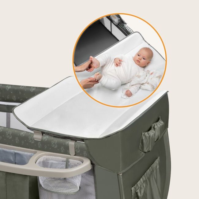 Patut pliant, Lionelo, Sven Plus, 120x60 cm, Cu doua nivele, Cu arcada jucarii, masuta de infasat, vibratii, melodii, conform cu standardele europeane de securitate EN716 si EN12221, Bej Olive BYNLO-SVEN_PLUS_BEIGE_OLIVE
