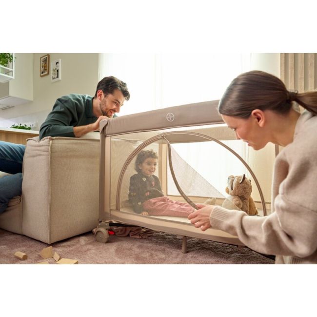 Patut pliant, Lionelo, Laura, 102 x 74 cm, Cu doua nivele, Functie de tarc, Cu roti, Include salteluta si geanta de transport, Pereti din plasa, Deschidere laterala, Pana la 15 kg, 0 luni +, Gri BYNLO-LAURA_GREY_CONCRETE