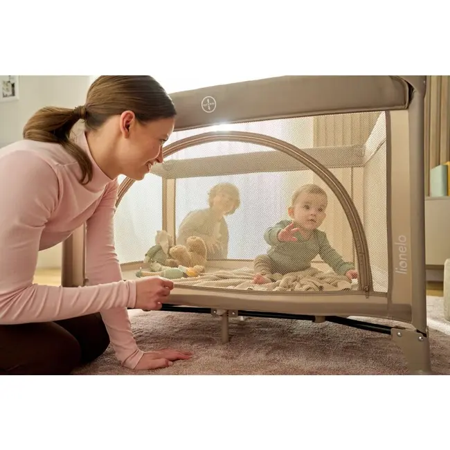 Patut pliant, Lionelo, Laura, 102 x 74 cm, Cu doua nivele, Functie de tarc, Cu roti, Include salteluta si geanta de transport, Pereti din plasa, Deschidere laterala, Pana la 15 kg, 0 luni +, Roz BYNLO-LAURA_PINK_NUDE