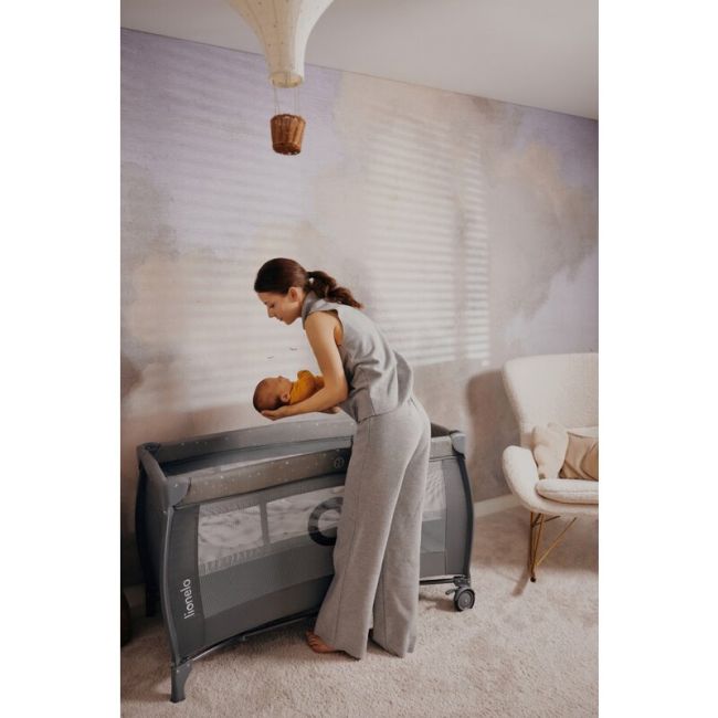 Patut pliant, Lionelo, Stefi Plus, Cu doua nivele, Cu intrare laterala cu fermoar, 2 roti, 120 x 60 cm, Conform cu standardul european de securitate EN 716, Roz BYNLO-STEFI_PLUS_PINK_MAGNOLIA