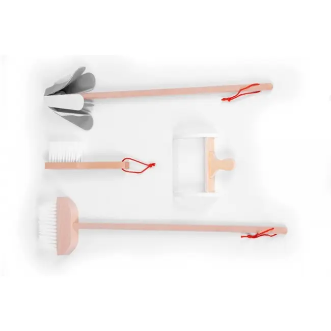 Antemergator din lemn cu aspirator si elemente pentru curatenie ecotoys w10d200b edeediw10d200b