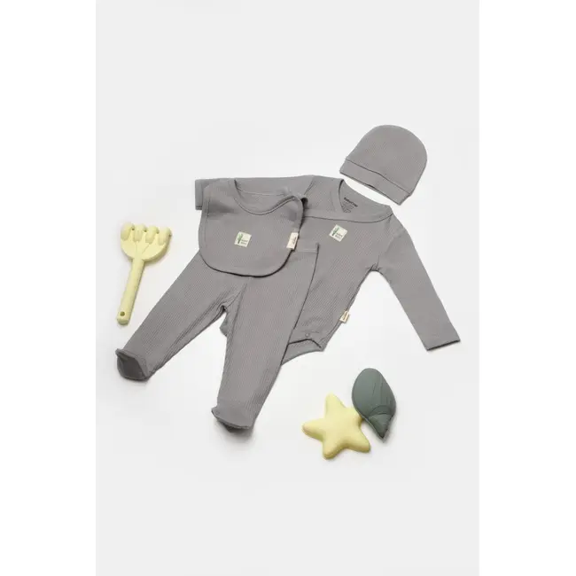 Set 4 piese:body, pantaloni, baveta si caciulita Bamboo, gri, BabyCosy, 50% bumbac+50%bambus (Marime: 3-6 Luni) JEMBC-CSYB9011-3