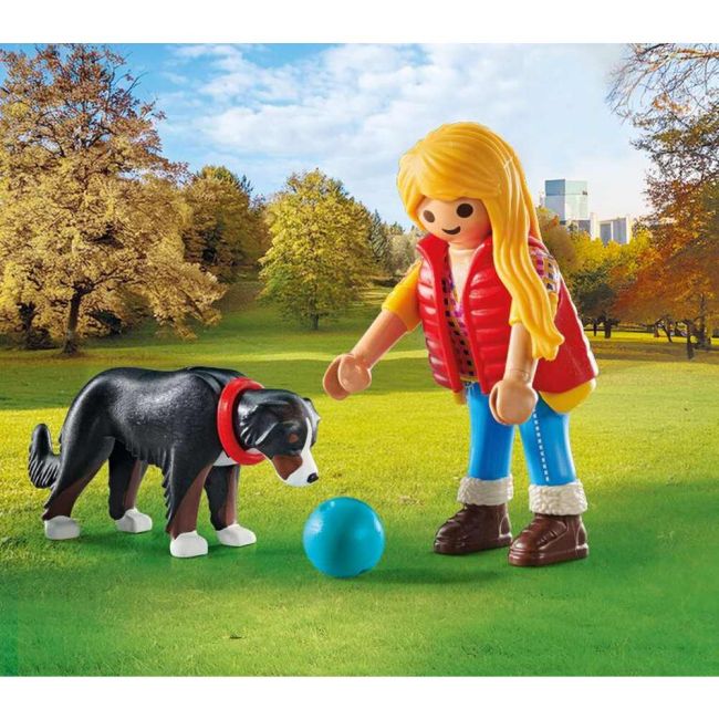 Playmobil - Figurina femeie cu animalut de colectie caine de Munte ARTPM71738