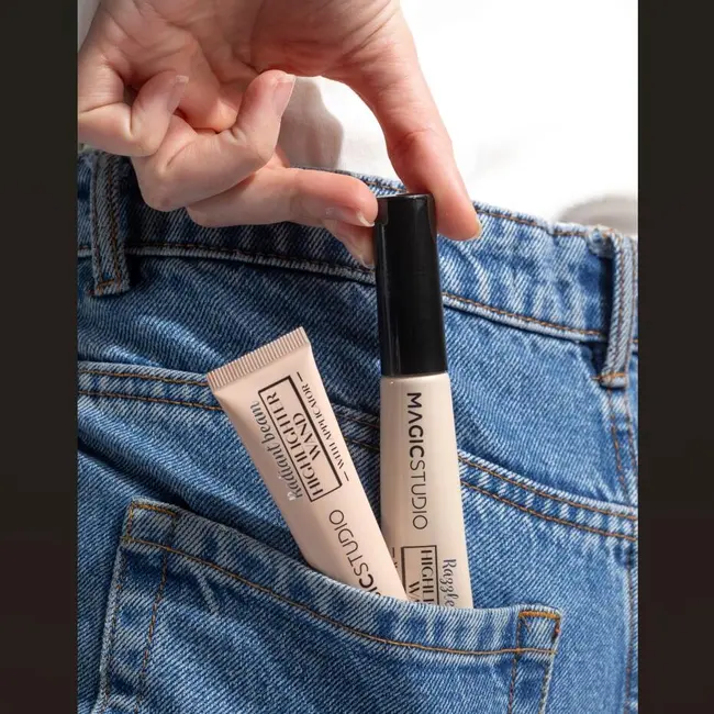 Iluminator cu aplicator Razzle Glow, 56050, 11 ml, Magic Studio