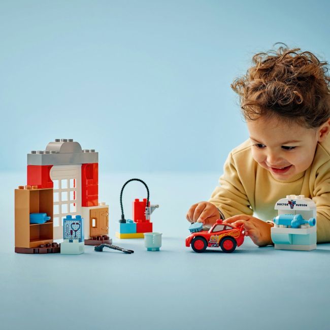 LEGO DUPLO VIZITA LUI MCQUEEN LA GARAJUL LUI DOC 10456 VIVLEGO10456