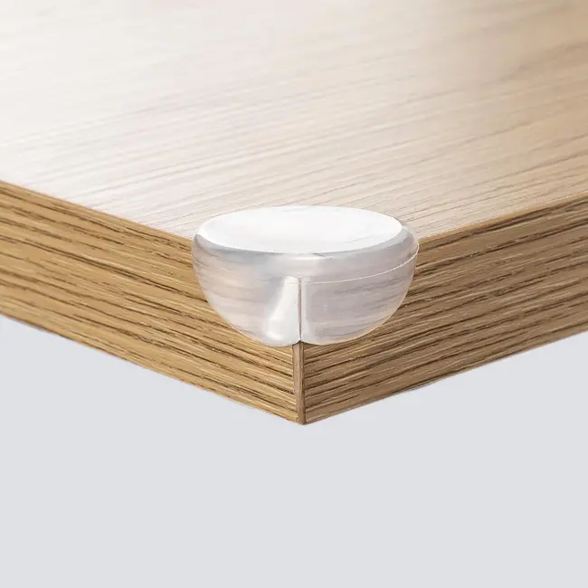 Pachet economic 12 protectii universale pentru colturi, din plastic transparent, cu banda adeziva, rezistente la muscaturi, fara PVC, Reer 82069