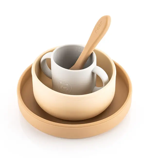 Set 4 piese vesela din silicon pentru mancarea copiilor (farfurie, castron, canuta, lingurita), fara BPA, lavabile in masina de spalat vase, de la 6 luni, bej, Reer 25100